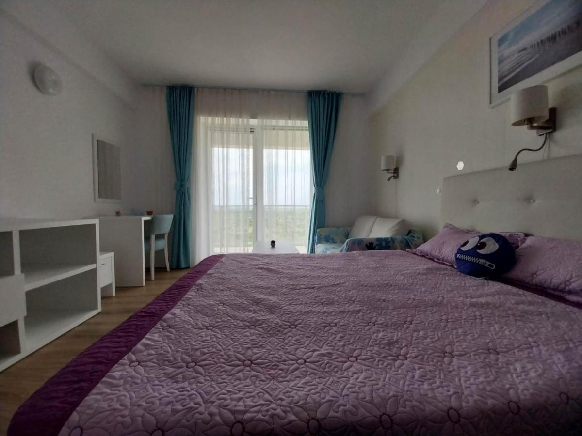 Blaxy Resort Stefi Cu Acces La Piscine Gratuit Дуэзечи-ши-Трей Аугуст Экстерьер фото