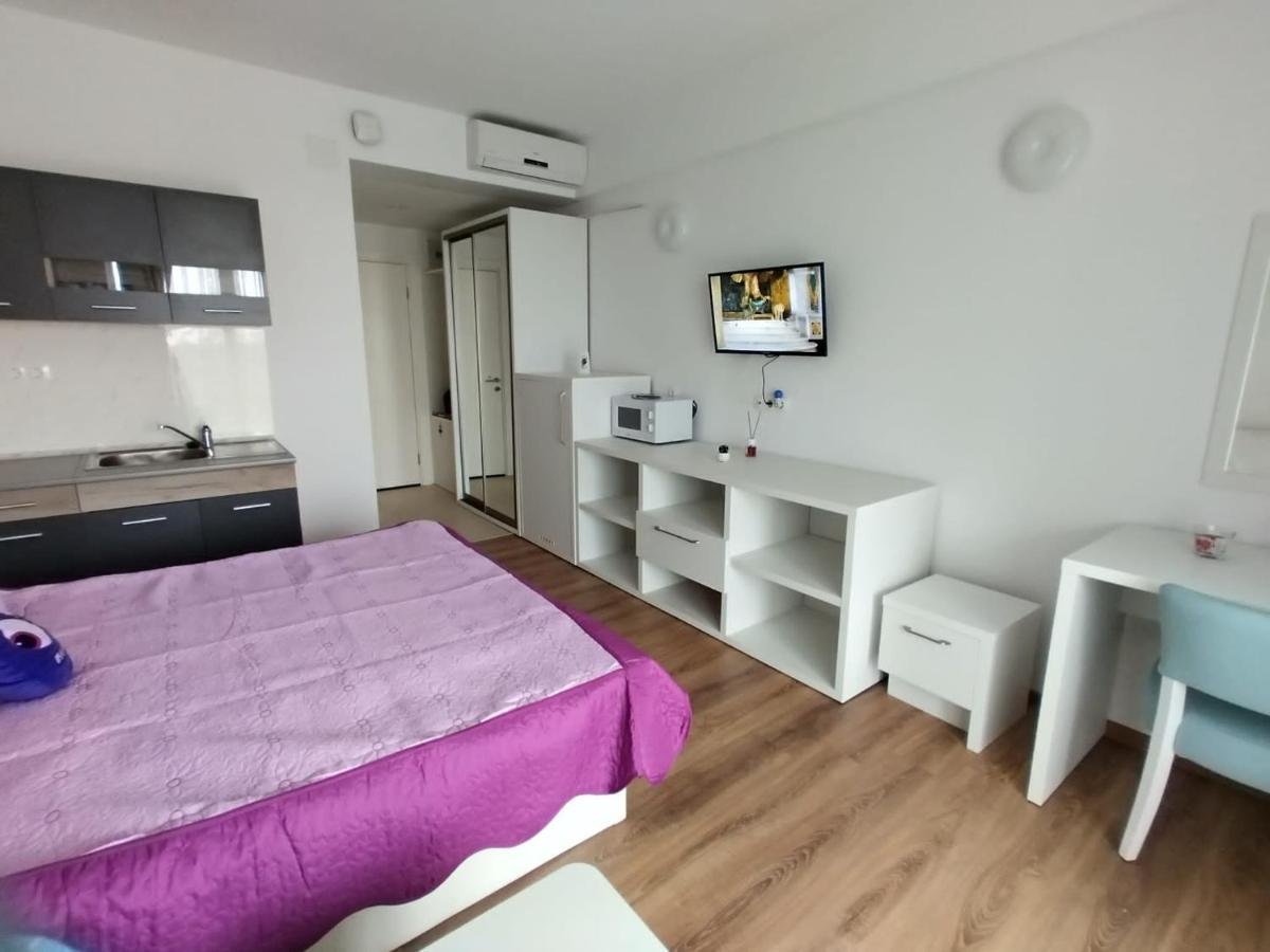 Blaxy Resort Stefi Cu Acces La Piscine Gratuit Дуэзечи-ши-Трей Аугуст Экстерьер фото