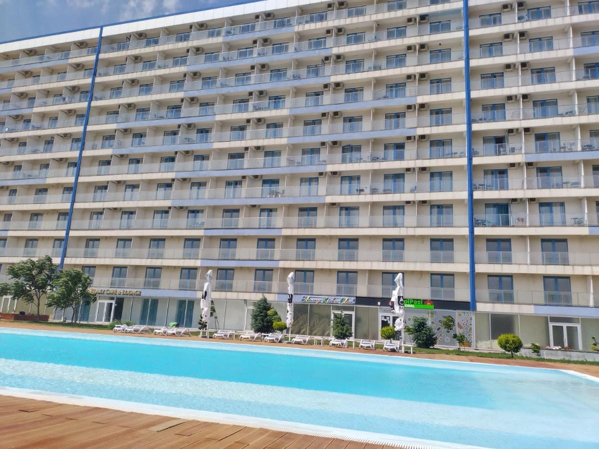 Blaxy Resort Stefi Cu Acces La Piscine Gratuit Дуэзечи-ши-Трей Аугуст Экстерьер фото